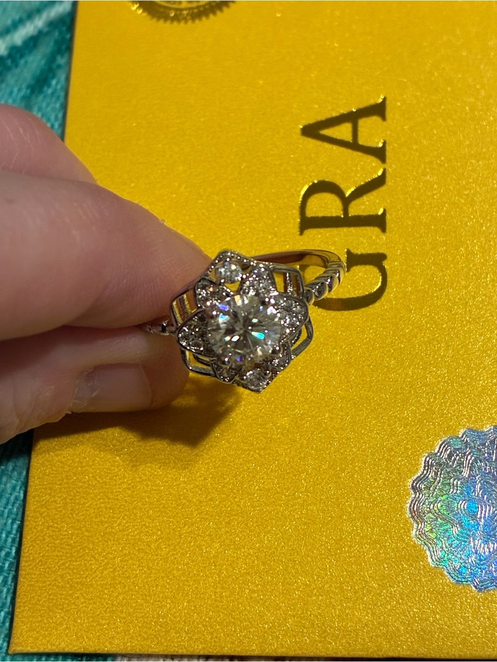 Gorgeous 1 ct moissanite ring with Gra report